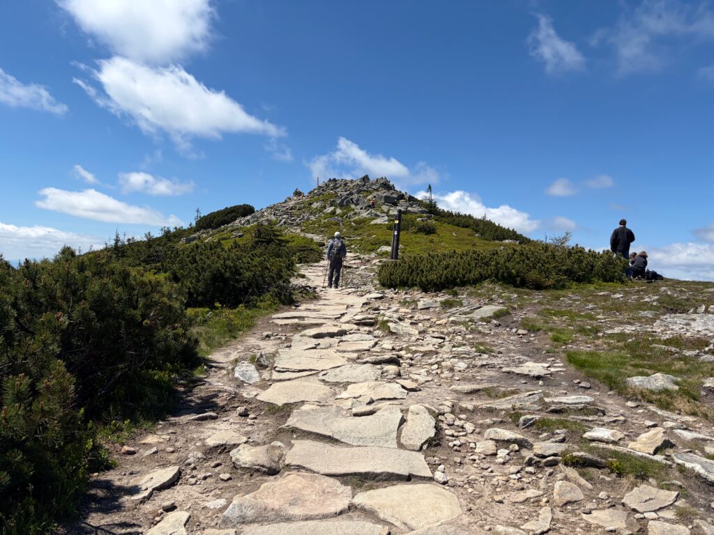 How to Hike Babia Góra
#BabiaGóra #Beskids #BeskidŻywiecki #Poland #Diablak #BabiogórskiParkNarodowy #PrzełęczKrowiarki #MountainHiking #Hiking #KoronaGórPolski #Tatras #ScenicHike #RidgeWalk #Carpathians
