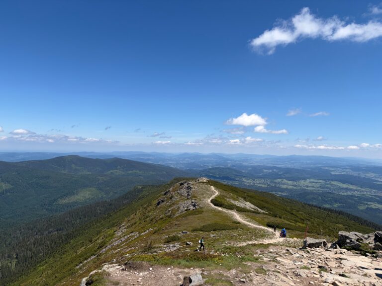 How to Hike Babia Góra – Route Guide from Przełęcz Krowiarki